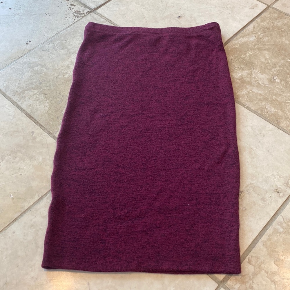 Knee-high black and red skirt